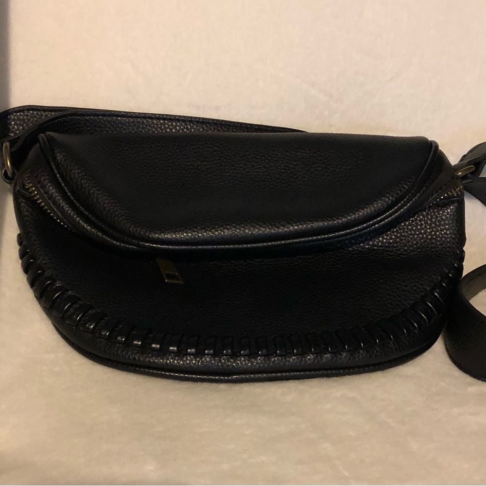 Chic Black Crossbody Bag with Stitch Detail - Picture 7 of 7